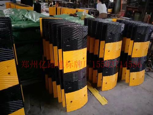 南京橡胶减速带厂家直销